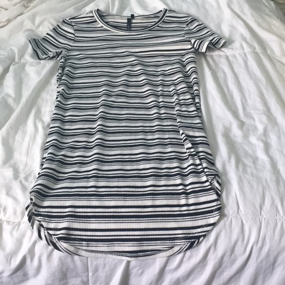 A striped bodycon dress👀 - Picture 2 of 3